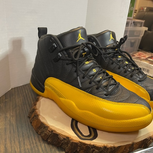 Jordan Retro 12 - University Gold - Picture 5 of 7